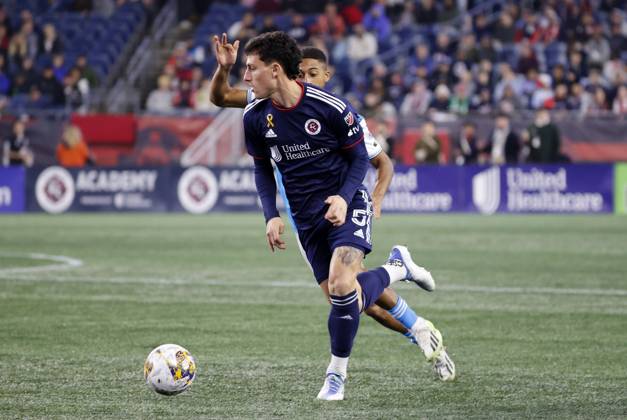 FOXBOROUGH, MA - SEPTEMBER 30: New England Revolution midfielder Tomas Chancalay (5) during a match between the New England Revolution and Charlotte FC on September 30, 2023 at Gillette Stadium in Foxborough, Massachusetts. (Photo by Fred Kfoury III Icon Sportswire) SOCCER: SEP 30 MLS, Fussball Herren, USA - New England Revolution vs Charlotte FC EDITORIAL USE ONLY Icon482230930049