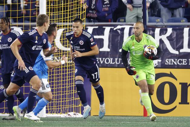 FOXBOROUGH, MA - SEPTEMBER 30: New England Revolution goalkeeper Earl Edwards Jr. (36) looks for the quick break during a match between the New England Revolution and Charlotte FC on September 30, 2023 at Gillette Stadium in Foxborough, Massachusetts. (Photo by Fred Kfoury III Icon Sportswire) SOCCER: SEP 30 MLS, Fussball Herren, USA - New England Revolution vs Charlotte FC EDITORIAL USE ONLY Icon482230930075