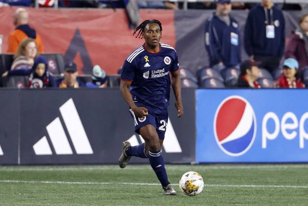 FOXBOROUGH, MA - SEPTEMBER 30: New England Revolution midfielder DeJuan Jones (24) during a match between the New England Revolution and Charlotte FC on September 30, 2023 at Gillette Stadium in Foxborough, Massachusetts. (Photo by Fred Kfoury III Icon Sportswire) SOCCER: SEP 30 MLS, Fussball Herren, USA - New England Revolution vs Charlotte FC EDITORIAL USE ONLY Icon482230930099