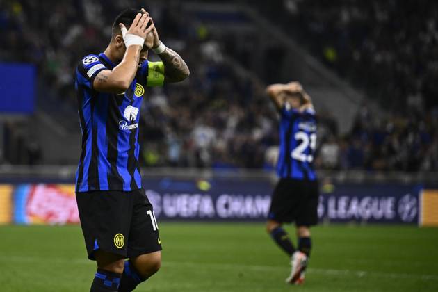 FC Internazionale v SL Benfica - UEFA Champions League Lautaro Martinez of FC Internazionale looks dejected during the UEFA Champions League football match between FC Internazionale and SL Benfica. Milan Italy Copyright: xNicolòxCampox