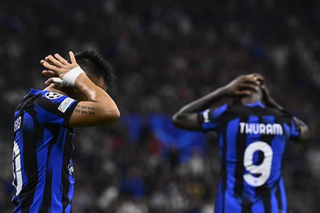 FC Internazionale v SL Benfica - UEFA Champions League Lautaro Martinez and Marcus Thuram of FC Internazionale look dejected during the UEFA Champions League football match between FC Internazionale and SL Benfica. Milan Italy Copyright: xNicolòxCampox