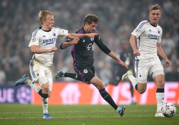 03 10 2023, Football UEFA Champions League 2023 2024, Group stage, Matchday 2, FC Copenhagen FC Bayern Munich, at Parken Stadion Copenhagen L R Birger Meling FC Copenhagen vs Thomas Müller Bayern Munich DFL and DFB regulations prohibit any use of photographs as image sequences and or quasi video