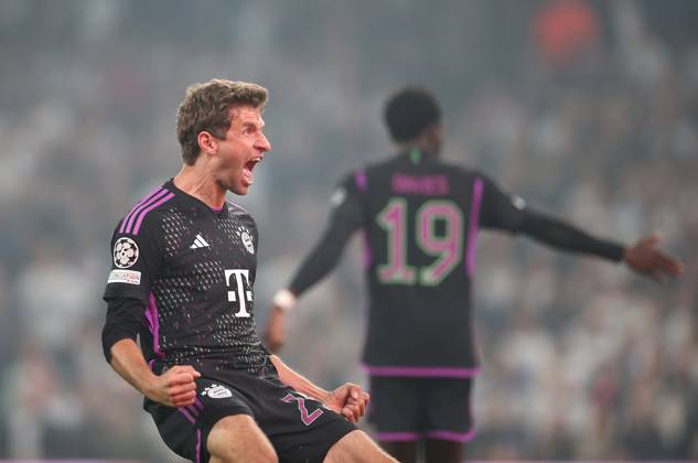 03 10 2023, football UEFA Champions League 2023 2024, group stage, matchday 2, FC Copenhagen FC Bayern Munich, in the parking stadium Copenhagen cheering Thomas Müller Bayern Munich to the goal to 1 2 DFL and DFB regulations prohibit any use of photographs as image sequences and or quasi video