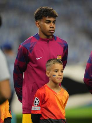 FC Porto x FC Barcelona, Barca - UEFA Champions League 23 24 Lamine Yamal do FC Barcelona durante partida entre FC Porto x FC Barcelona valida pela Uefa Champions League 23 24 no Estadio do Dragao, Porto , Portugal (Foto de Pedro Loureiro Avant Sports) Porto Estadio do Dragao Portugal Copyright: xPedroxLoureirox xAvantxSportsx