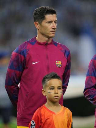 FC Porto x FC Barcelona, Barca - UEFA Champions League 23 24 Robert Lewandowski do FC Barcelona durante partida entre FC Porto x FC Barcelona valida pela Uefa Champions League 23 24 no Estadio do Dragao, Porto , Portugal (Foto de Pedro Loureiro Avant Sports) Porto Estadio do Dragao Portugal Copyright: xPedroxLoureirox xAvantxSportsx