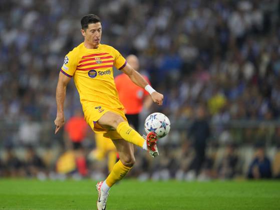 FC Porto x FC Barcelona, Barca - UEFA Champions League 23 24 Robert Lewandowski do FC Barcelona durante partida entre FC Porto x FC Barcelona valida pela Uefa Champions League 23 24 no Estadio do Dragao, Porto , Portugal (Foto de Pedro Loureiro Avant Sports) Porto Estadio do Dragao Portugal Copyright: xPedroxLoureirox xAvantxSportsx