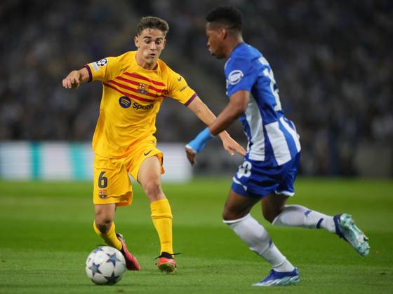 FC Porto x FC Barcelona, Barca - UEFA Champions League 23 24 Pablo Gavi do FC Barcelona durante partida entre FC Porto x FC Barcelona valida pela Uefa Champions League 23 24 no Estadio do Dragao, Porto , Portugal (Foto de Pedro Loureiro Avant Sports) Porto Estadio do Dragao Portugal Copyright: xPedroxLoureirox xAvantxSportsx