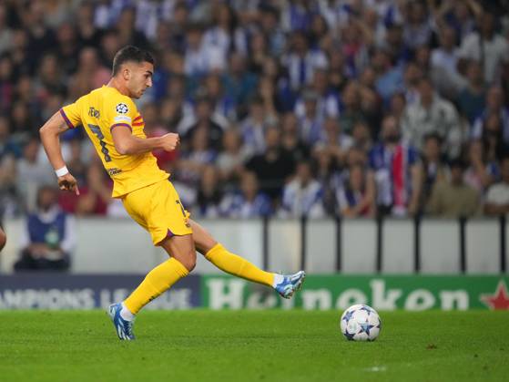 FC Porto x FC Barcelona, Barca - UEFA Champions League 23 24 Ferran Torres do FC Barcelona faz o golo durante partida entre FC Porto x FC Barcelona valida pela Uefa Champions League 23 24 no Estadio do Dragao, Porto , Portugal (Foto de Pedro Loureiro Avant Sports) Porto Estadio do Dragao Portugal Copyright: xPedroxLoureirox xAvantxSportsx