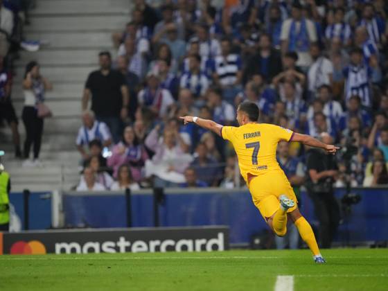 FC Porto x FC Barcelona, Barca - UEFA Champions League 23 24 Ferran Torres do FC Barcelona celebra golo durante partida entre FC Porto x FC Barcelona valida pela Uefa Champions League 23 24 no Estadio do Dragao, Porto , Portugal (Foto de Pedro Loureiro Avant Sports) Porto Estadio do Dragao Portugal Copyright: xPedroxLoureirox xAvantxSportsx