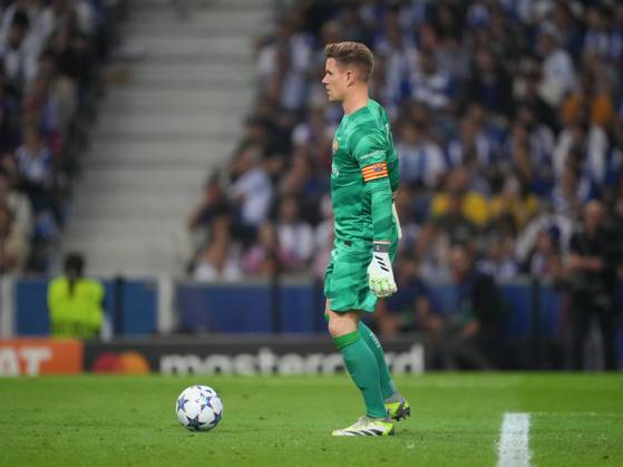 FC Porto x FC Barcelona, Barca - UEFA Champions League 23 24 Marc Ter Stegen do FC Barcelona durante partida entre FC Porto x FC Barcelona valida pela Uefa Champions League 23 24 no Estadio do Dragao, Porto , Portugal (Foto de Pedro Loureiro Avant Sports) Porto Estadio do Dragao Portugal Copyright: xPedroxLoureirox xAvantxSportsx