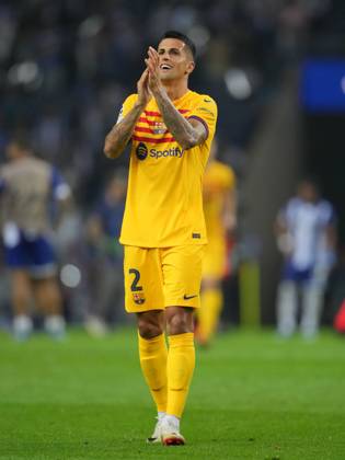 FC Porto x FC Barcelona, Barca - UEFA Champions League 23 24 Joao Cancelo do FC Barcelona durante partida entre FC Porto x FC Barcelona valida pela Uefa Champions League 23 24 no Estadio do Dragao, Porto , Portugal (Foto de Pedro Loureiro Avant Sports) Porto Estadio do Dragao Portugal Copyright: xPedroxLoureirox xAvantxSportsx