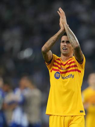 FC Porto x FC Barcelona, Barca - UEFA Champions League 23 24 Joao Cancelo do FC Barcelona durante partida entre FC Porto x FC Barcelona valida pela Uefa Champions League 23 24 no Estadio do Dragao, Porto , Portugal (Foto de Pedro Loureiro Avant Sports) Porto Estadio do Dragao Portugal Copyright: xPedroxLoureirox xAvantxSportsx