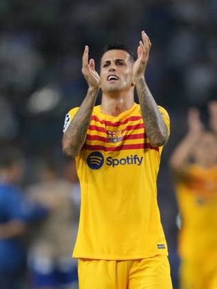 FC Porto x FC Barcelona, Barca - UEFA Champions League 23 24 Joao Cancelo do FC Barcelona durante partida entre FC Porto x FC Barcelona valida pela Uefa Champions League 23 24 no Estadio do Dragao, Porto , Portugal (Foto de Pedro Loureiro Avant Sports) Porto Estadio do Dragao Portugal Copyright: xPedroxLoureirox xAvantxSportsx