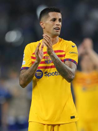 FC Porto x FC Barcelona, Barca - UEFA Champions League 23 24 Joao Cancelo do FC Barcelona durante partida entre FC Porto x FC Barcelona valida pela Uefa Champions League 23 24 no Estadio do Dragao, Porto , Portugal (Foto de Pedro Loureiro Avant Sports) Porto Estadio do Dragao Portugal Copyright: xPedroxLoureirox xAvantxSportsx