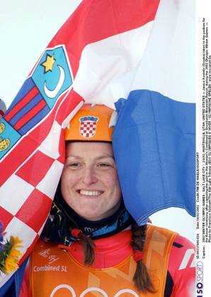 2002 WINTER Olympic Games, Olympische Spiele, Olympia, OS : 2002 WINTER OLYMPIC GAMES : SALT LAKE CITY 2 4 02, HUNTSVILLE, UTAH, UNITED STATES --- Janica Kostelic (Croatia) takes to the podium for the flower ceremony after capturing the gold in the Women s Combined at Snowbasin Mountain Resort, during the 2002 Olympic Winter games, Winterspiele,Spiele, Summer games --- Photo by Francisco Kjolseth The Salt Lake Tribune JEUX OLYMPIQUES D HIVER OLYMPISCHE SPELEN www.iso be Ogden United States ETATS UNIS VERENIGDE STATEN Copyright: xTIMxDExWAELEx 55731