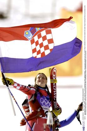 2002 WINTER Olympic Games, Olympische Spiele, Olympia, OS : 2002 WINTER OLYMPIC GAMES : SALT LAKE CITY 2 17 02, HUNTSVILLE, UTAH, UNITED STATES --- Janica Kostelic of Croatia waves her country s flag in celebration of her silver medal in the Ladies Super-G during the flowers presentation at the 2002 Olympic Winter games, Winterspiele,Spiele, Summer games --- Photo by Tim de Waele Isosport Corbis JEUX OLYMPIQUES D HIVER OLYMPISCHE SPELEN www.iso be Ogden United States ETATS UNIS VERENIGDE STATEN  Copyright: xTIMxDExWAELEx 56060