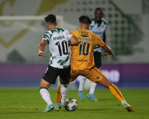 Moreirense FC v Boavista FC - Liga Portugal BETCLIC - 8ª Jornada Pedro Aparicio do Moreirense FC e Miguel Reisinho do Boavista FC durante partida entre Moreirense FC v Boavista FC valida pela Liga Portugal BETCLIC - 8ª Jornada no Estadio Comendador Joaquim de Almeida Freitas, Moreira de Conegos, Portugal (Foto de Pedro Loureiro Avant Sports) Moreira de Conegos Estadio Comendador Joaquim de Almeida Freitas Portugal Copyright: xPedroxLoureiro AvantxSportsx