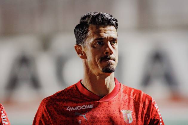 Jose Fonte during Liga Portugal 23 24 game between CF Estrela Amadora and SC Braga at Estadio Jose Gomes, Amadora, Lisbon, Portugal. (Maciej Rogowski) Lisbon Estadio Jose Gomes Portugal Copyright: xMaciejxRogowskix estrela-braga-28-09-2023-009