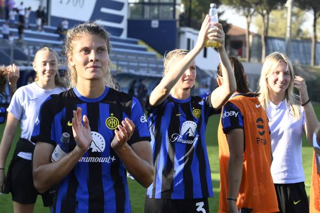Italian football Serie A Women match - Lazio Women vs FC Internazionale Women Michela Cambiaghi of F.C. Inter greets the fans during Women s Italian Cup round of 16 between S.S. Lazio Women vs F.C. Inter, 12 October 2023, Stadium Mirko Fersini, Formello Italy. Rome Italy Copyright: xIPAxSport ABACAx BRIPASport20231013_096 IPAxSport ABACAx BRIPASport20231013_096