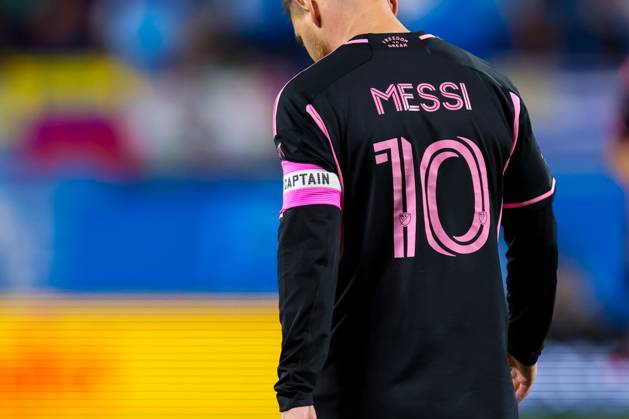 CHARLOTTE, NC - OCTOBER 21: Lionel Messi 10 of Inter Miami walks down the pitch during a soccer match against the Charlotte FC at Bank of America Stadium in Charlotte, North Carolina on Oct 21, 2023. (Photo by David Jensen Icon Sportswire) SOCCER: OCT 21 MLS, Fussball Herren, USA - Charlotte FC vs Inter Miami CF EDITORIAL USE ONLY Icon231021008