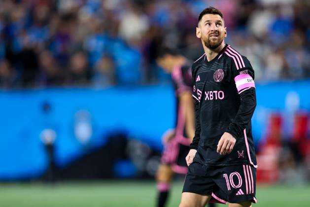CHARLOTTE, NC - OCTOBER 21: Lionel Messi 10 of Inter Miami looks into the distance during a soccer match against the Charlotte FC at Bank of America Stadium in Charlotte, North Carolina on Oct 21, 2023. (Photo by David Jensen Icon Sportswire) SOCCER: OCT 21 MLS, Fussball Herren, USA - Charlotte FC vs Inter Miami CF EDITORIAL USE ONLY Icon231021009