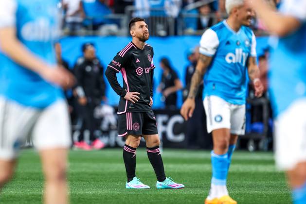 CHARLOTTE, NC - OCTOBER 21: Lionel Messi 10 of Inter Miami looks into the distance during a soccer match against the Charlotte FC at Bank of America Stadium in Charlotte, North Carolina on Oct 21, 2023. (Photo by David Jensen Icon Sportswire) SOCCER: OCT 21 MLS, Fussball Herren, USA - Charlotte FC vs Inter Miami CF EDITORIAL USE ONLY Icon231021013