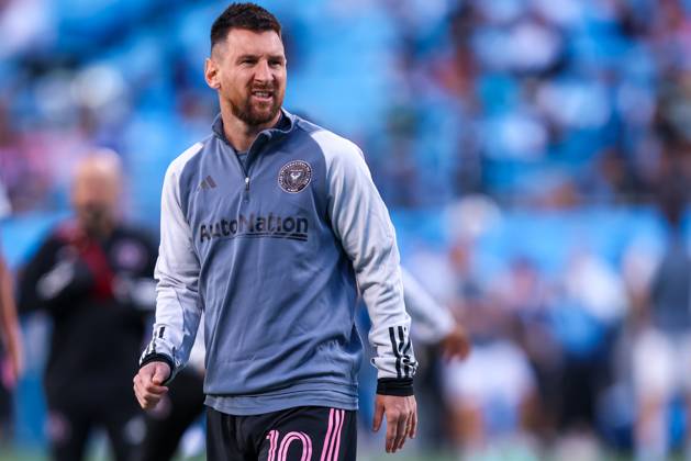 CHARLOTTE, NC - OCTOBER 21: Lionel Messi 10 of Inter Miami warms up before a soccer match against the Charlotte FC at Bank of America Stadium in Charlotte, North Carolina on Oct 21, 2023. (Photo by David Jensen Icon Sportswire) SOCCER: OCT 21 MLS, Fussball Herren, USA - Charlotte FC vs Inter Miami CF EDITORIAL USE ONLY Icon231021017