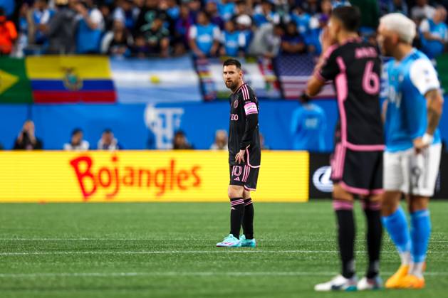 CHARLOTTE, NC - OCTOBER 21: Lionel Messi 10 of Inter Miami looks into the distance during a soccer match against the Charlotte FC at Bank of America Stadium in Charlotte, North Carolina on Oct 21, 2023. (Photo by David Jensen Icon Sportswire) SOCCER: OCT 21 MLS, Fussball Herren, USA - Charlotte FC vs Inter Miami CF EDITORIAL USE ONLY Icon231021030