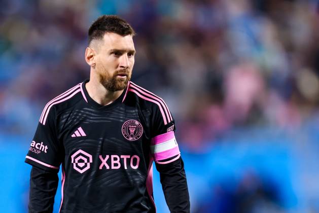 CHARLOTTE, NC - OCTOBER 21: Lionel Messi 10 of Inter Miami looks into the distance during a soccer match against the Charlotte FC at Bank of America Stadium in Charlotte, North Carolina on Oct 21, 2023. (Photo by David Jensen Icon Sportswire) SOCCER: OCT 21 MLS, Fussball Herren, USA - Charlotte FC vs Inter Miami CF EDITORIAL USE ONLY Icon231021036