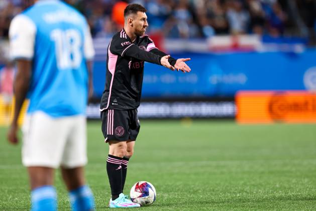 CHARLOTTE, NC - OCTOBER 21: Lionel Messi 10 of Inter Miami reacts to a call during a soccer match against the Charlotte FC at Bank of America Stadium in Charlotte, North Carolina on Oct 21, 2023. (Photo by David Jensen Icon Sportswire) SOCCER: OCT 21 MLS, Fussball Herren, USA - Charlotte FC vs Inter Miami CF EDITORIAL USE ONLY Icon231021039