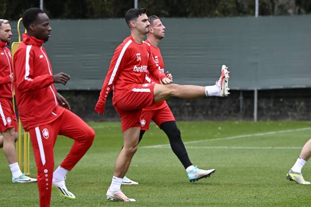 Football, CL, Royal Antwerp, Training
