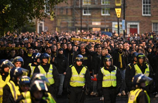 Football, CL, Newcastle United - Borussia Dortmund, Dortmund fan march before the match