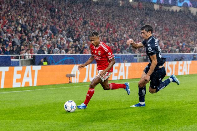 UEFA Champions League 2023 24: Benfica Vs Real Sociedad in Lisbon, Portugal - 24 Oct 2023 David Neres (L) of SL Benfica and Robin Le Normand (R) of Real Sociedad seen in action during the UEFA Champions League 2023 24 match between Benfica and Real Sociedad at Estádio do Lisboa e Benfica. Final score; Benfica 0:1 Real Sociedad. Lisbon Portugal Copyright: xNunoxBrancox xSOPAxImagesx NBR_SLB_RS-21