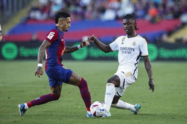 FC Barcelona, Barca Vs Real Madrid - La Liga 11 Raphinha of FC Barcelona fight for the ball against 12 Eduardo Camavinga of Real Madrid during the La Liga el clasico match between FC Barcelona v Real Madrid at Estadi Olimpic Lluis Companys in Barcelona, Spain, on October 28th, 2023. Barcelona Catalonia Spain Copyright: xGongorax originalFilename:bonilla-notitle231028_npZy7