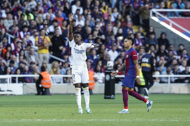 FC Barcelona, Barca Vs Real Madrid - La Liga 07 Vinicius Jr. of Real Madrid celebrates the victory in front of 11 Raphinha of FC Barcelona during the La Liga el clasico match between FC Barcelona v Real Madrid at Estadi Olimpic Lluis Companys in Barcelona, Spain, on October 28th, 2023. Barcelona Catalonia Spain Copyright: xGongorax originalFilename:bonilla-notitle231028_npgp2