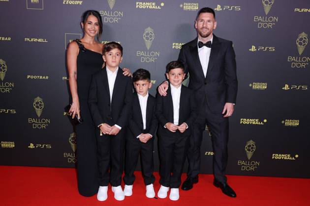 Ballon d Or 2023 - Paris Antonela Roccuzzo and Lionel Messi with sons Thiago Messi, Mateo Messi Roccuzzo and Ciro Messi Roccuzz arrives at the Ballon d Or 2023 Ceremony at the Chatelet theater, on October 30, 2023 in Paris, France. Photo by Jerome DominÃ ABACAPRESS.COM  Copyright: xDominexJerome ABACAx 873940_142 DominexJerome ABACAx 873940_142