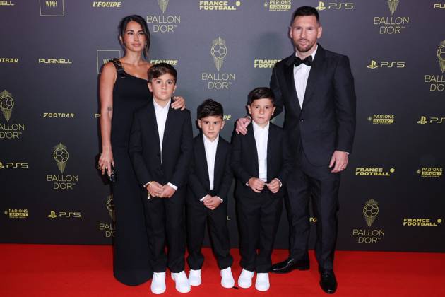 Ballon d Or 2023 - Paris Antonela Roccuzzo and Lionel Messi with sons Thiago Messi, Mateo Messi Roccuzzo and Ciro Messi Roccuzz arrives at the Ballon d Or 2023 Ceremony at the Chatelet theater, on October 30, 2023 in Paris, France. Photo by Jerome DominÃ ABACAPRESS.COM  Copyright: xDominexJerome ABACAx 873940_143 DominexJerome ABACAx 873940_143
