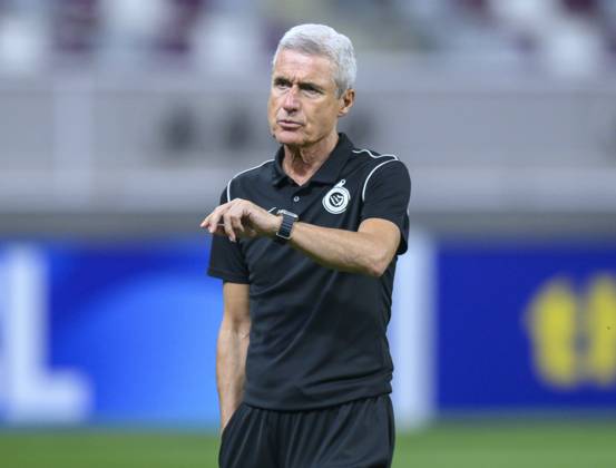 Al Duhail SC (QAT)v Al Nassr (KSA)- AFC Champions League In Doha Saudi Arabias Al Nassr Portuguese Head coach Luis Castro during a training session of his team at Khalifa International Stadium in Doha on 06 November 2023 on the eve of their AFC Champions League Group E match against Qatar s Al Duhail SC DOHA Qatar Copyright: xNoushadxThekkayilx originalFilename:varittyakkal-alduhail231106_npPG9