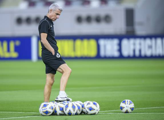 Al Duhail SC (QAT)v Al Nassr (KSA)- AFC Champions League In Doha Saudi Arabias Al Nassr Portuguese Head coach Luis Castro during a training session of his team at Khalifa International Stadium in Doha on 06 November 2023 on the eve of their AFC Champions League Group E match against Qatar s Al Duhail SC DOHA Qatar Copyright: xNoushadxThekkayilx originalFilename:varittyakkal-alduhail231106_npPhN