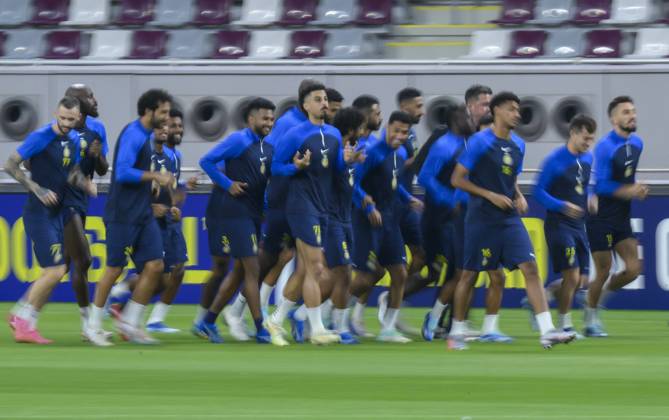 Al Duhail SC (QAT)v Al Nassr (KSA)- AFC Champions League In Doha Saudi Arabias Al Nasser players warm up during a training session at Khalifa International Stadium in Doha on 06 November 2023 on the eve of their AFC Champions League Group E match against Qatar s Al Duhail SC DOHA Qatar Copyright: xNoushadxThekkayilx originalFilename:varittyakkal-alduhail231106_npQLx