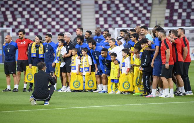 Al Duhail SC (QAT)v Al Nassr (KSA)- AFC Champions League In Doha Saudi Arabias Al Nasser players with young fans before the training session at Khalifa International Stadium in Doha on 06 November 2023 on the eve of their AFC Champions League Group E match against Qatar s Al Duhail SC DOHA Qatar Copyright: xNoushadxThekkayilx originalFilename:varittyakkal-alduhail231106_npRKa