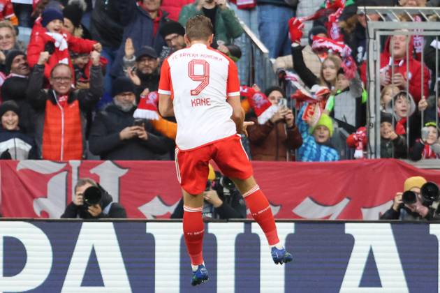9 Harry Kane FCB cheers, goal celebration, celebrates the goal to 1 0, photographers, fans rejoice Football 1 BL FC Bayern Muenchen 1 FC Heidenheim 11 11 2023 Allianz Arena PHOTO Mladen Lackovic LakoPress