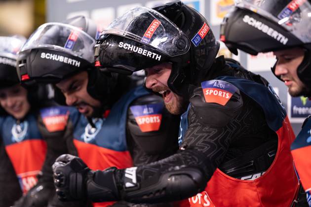TV Total WOK WM von Pro7 2023 12 11 2023, Bob and luge track, Winterberg, TV Total WOK WM von Pro7 2023 In the picture Rewi YouTuber, Sebastian Meyer cheers, is happy nordphotoxGmbHxx xChristianxSchulze nph000300
