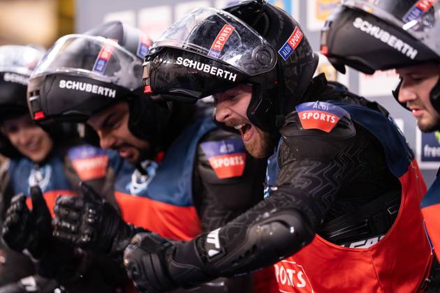 TV Total WOK WM von Pro7 2023 12 11 2023, Bob and luge track, Winterberg, TV Total WOK WM von Pro7 2023 In the picture Rewi YouTuber, Sebastian Meyer cheers, is happy nordphotoxGmbHxx xChristianxSchulze nph000300