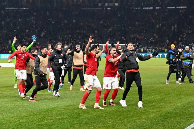Soccer, men, season 2023 2024, international match in Berlin, Germany Turkey, v l The players of Turkey final cheer, cheers after the 2 3 victory, 18 11 2023, Copyright: xMatthiasxKochx