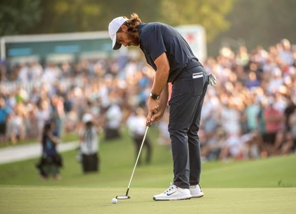 TOMMY FLEETWOOD of England putts on the 18th green during DP World Tour Championship in Dubai, United Arab Emirates, Nov 19, 2023. Dubai United Arab Emirates  Copyright: xMARTINxDOKOUPILx 443_2189