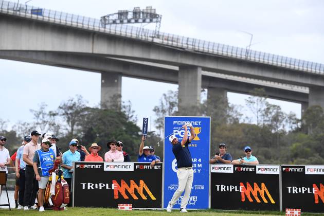GOLF AUSTRALIAN PGA, Golf Herren Marc Leishman plays a shot during round 3 of the 2023 Australian PGA Championship in Brisbane, Saturday, November 25, 2023. ( NO ARCHIVING, EDITORIAL USE ONLY, NO USE IN BOOKS WITHOUT CONSENT BRISBANE QUEENSLAND AUSTRALIA  Copyright: xJONOxSEARLEx 20231125001869446218