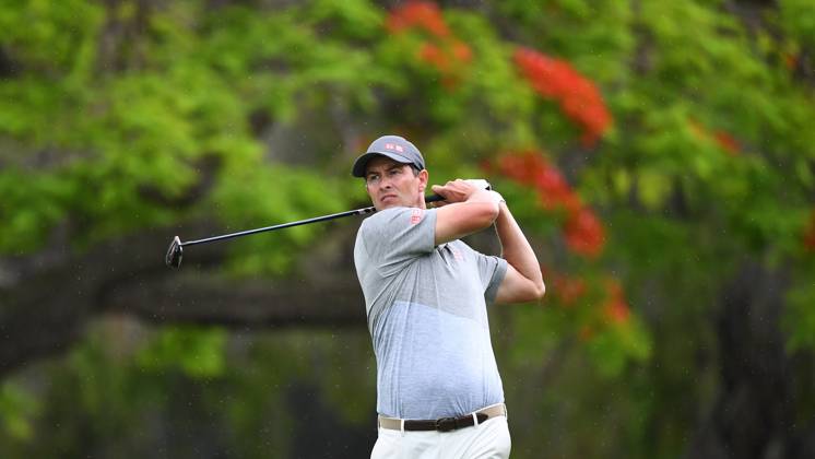 GOLF AUSTRALIAN PGA, Golf Herren Adam Scott plays a shot during round 3 of the 2023 Australian PGA Championship in Brisbane, Saturday, November 25, 2023. ( NO ARCHIVING, EDITORIAL USE ONLY, NO USE IN BOOKS WITHOUT CONSENT BRISBANE QUEENSLAND AUSTRALIA  Copyright: xJONOxSEARLEx 20231125001869486928