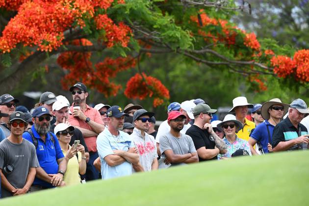 GOLF AUSTRALIAN PGA, Golf Herren Crowds look on during the final round of the 2023 Australian PGA Championship in Brisbane, Sunday, November 26, 2023. ( NO ARCHIVING, EDITORIAL USE ONLY, NO USE IN BOOKS WITHOUT CONSENT BRISBANE QUEENSLAND AUSTRALIA  Copyright: xJONOxSEARLEx 20231126001869942693