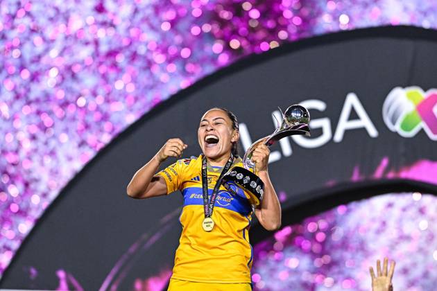 Fußball, Frauen, Club America - Tigres UANL RECORD DATE NOT STATED Liga MX Femenil Apertura 2023 Tigres UANL (3) 0-0 (0) America Final Vuelta Liliana Mercado and Tigres players celebrate the sixth championship with the trophy during the game Tigres UANL vs America, corresponding to second leg match of great final the Torneo Apertura 2023 of the Liga BBVA MX Femenil, at Universitario Stadium, on November 27, 2023. MONTERREY NUEVO LEON MEXICO Copyright: xTomasxRegueirox 20231127223751_LMXF_A23_FV_UANL_AME_MERCADO548